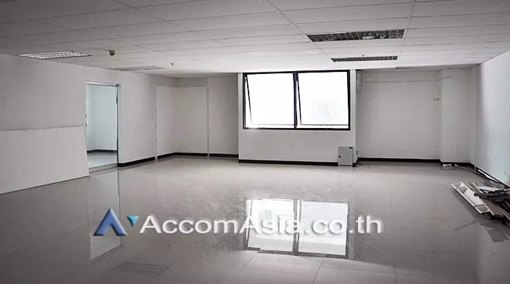 Split-type Air |  Office space For Rent in Silom, Bangkok  near BTS Surasak (AA10476)